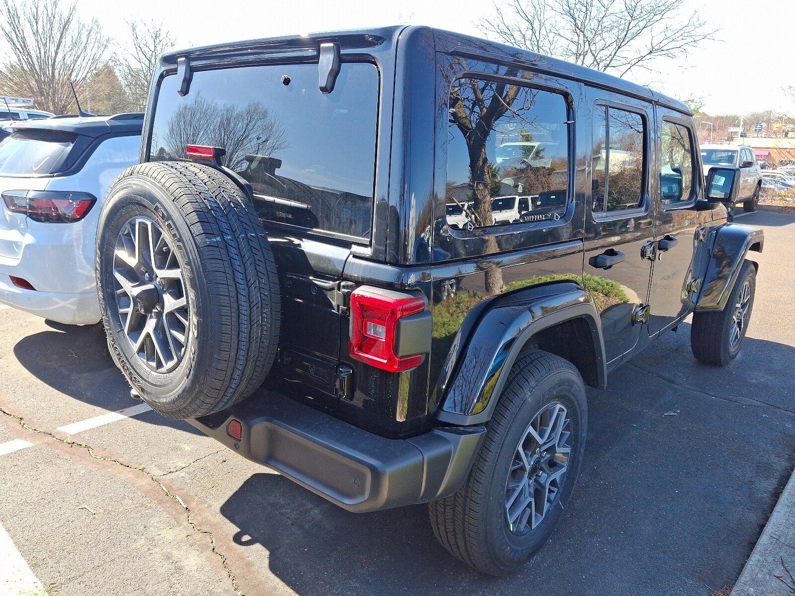 2025 Jeep Wrangler Sahara photo 4