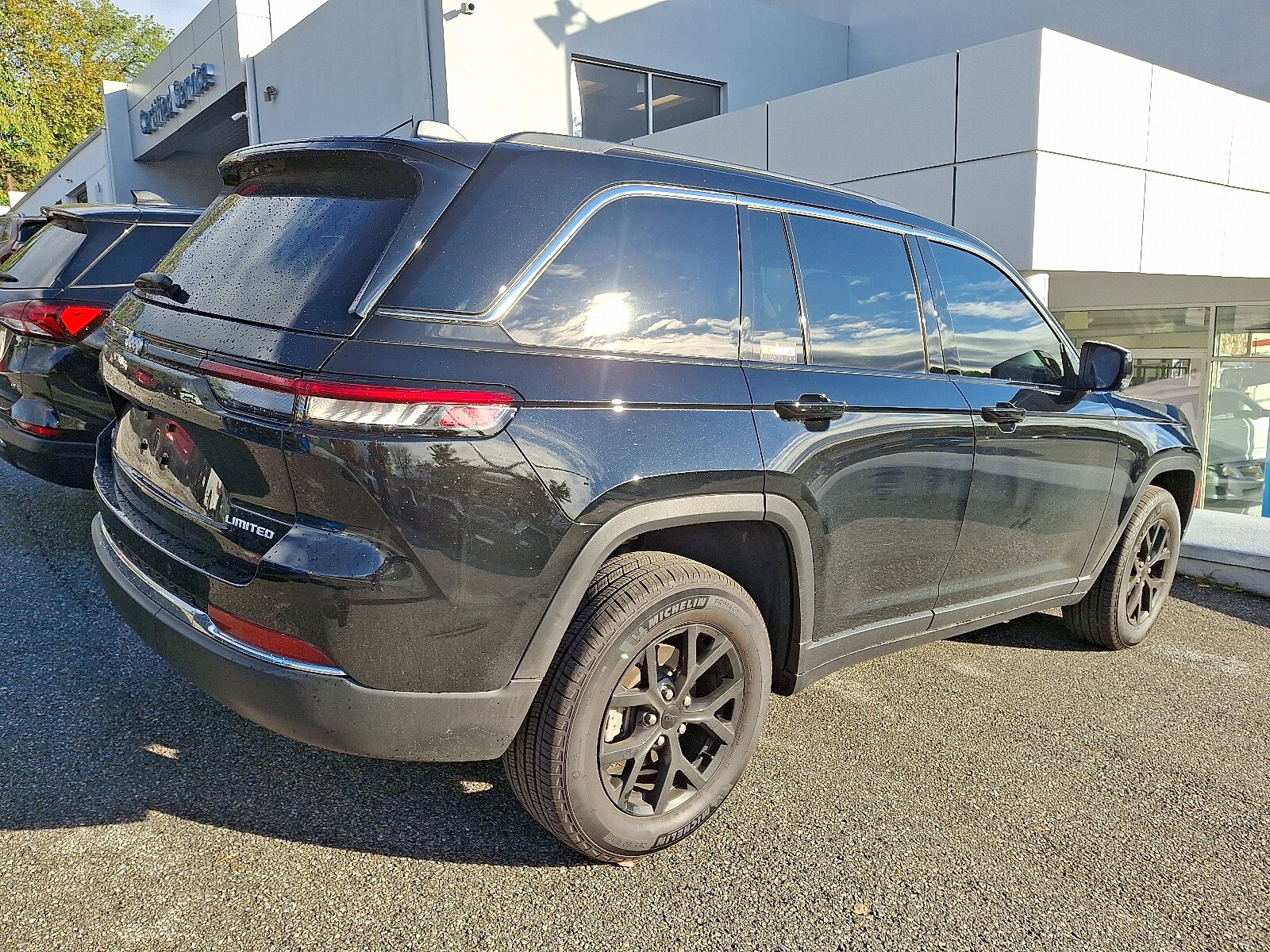 2025 Jeep Grand Cherokee Limited photo 3