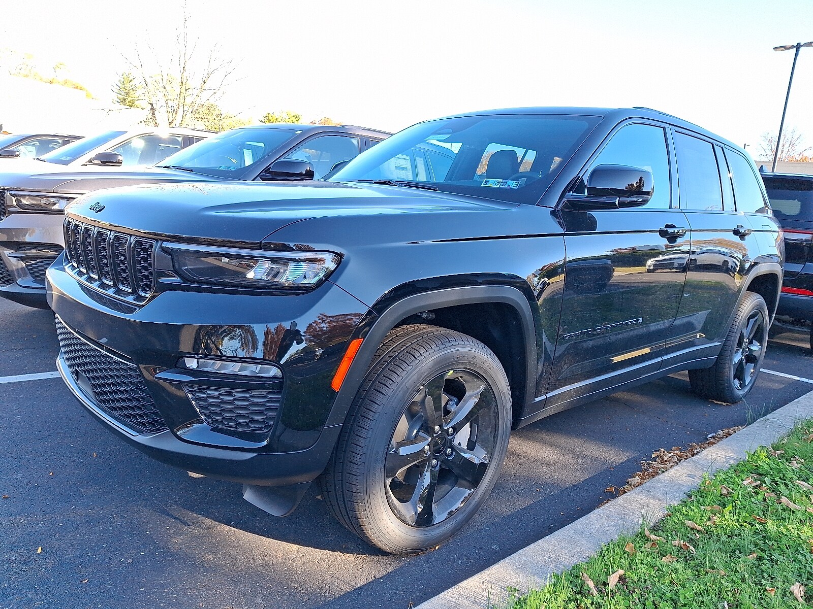 2025 Jeep Grand Cherokee Limited photo 2