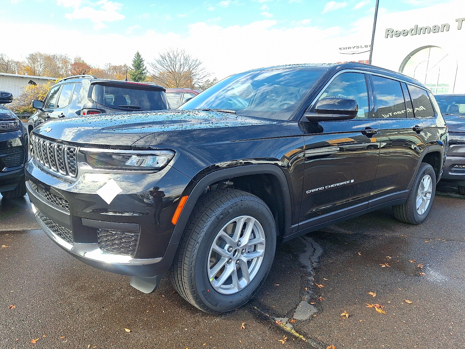 2025 Jeep Grand Cherokee Laredo photo 2