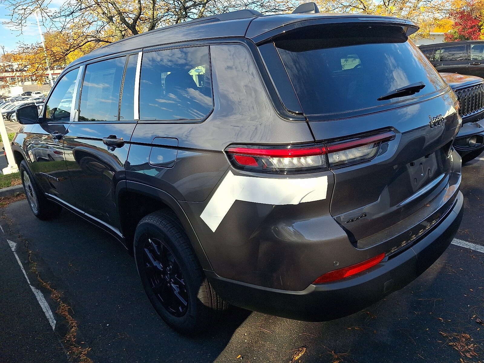 2025 Jeep Grand Cherokee Altitude photo 3