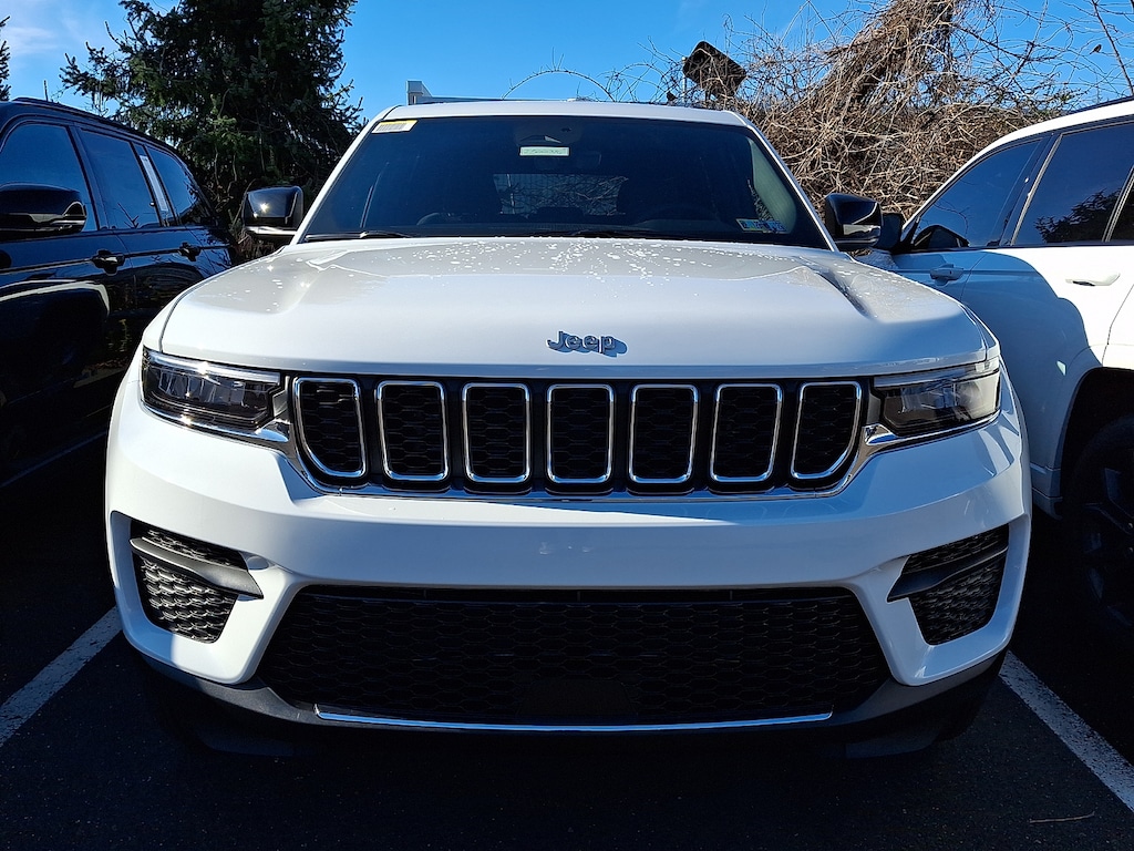New 2025 Jeep Grand Cherokee Laredo X 4x4 Sport Utility