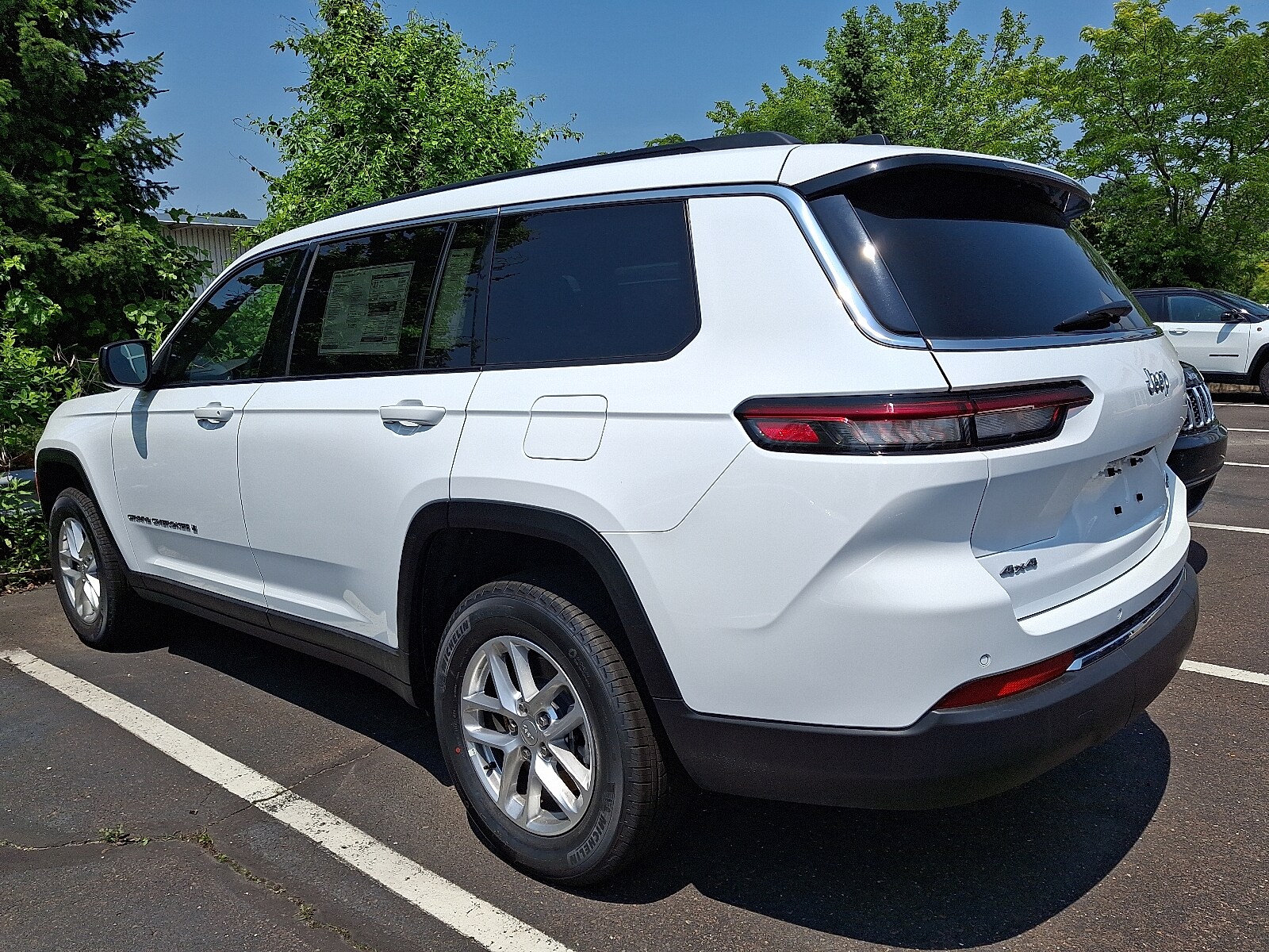 2025 Jeep Grand Cherokee Laredo X photo 3