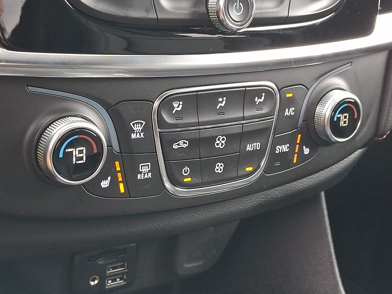 2023 Chevrolet Traverse RS - Photo 18