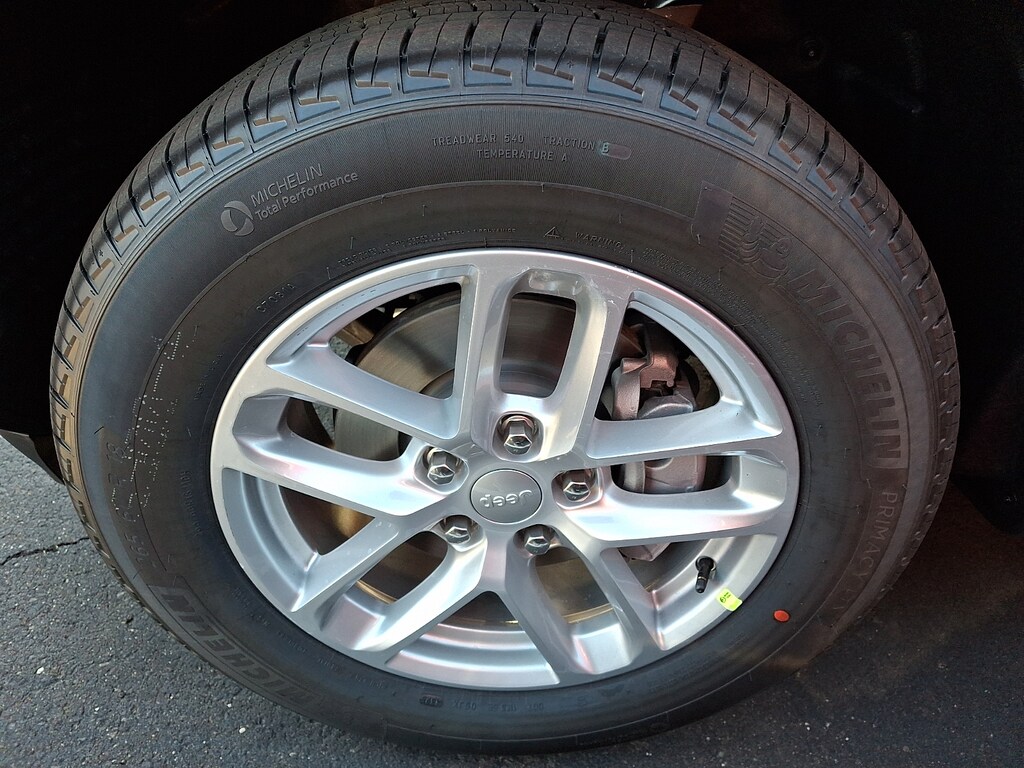 New 2025 Jeep Grand Cherokee Laredo X 4x4 Sport Utility