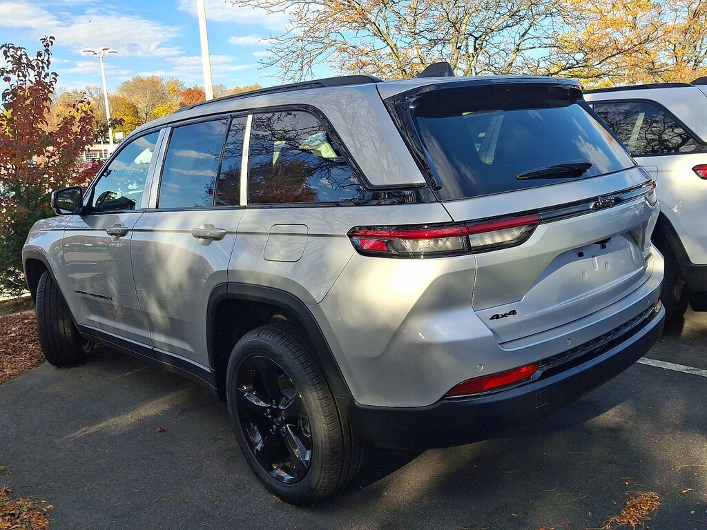 New 2025 Jeep Grand Cherokee Limited 4x4 Sport Utility
