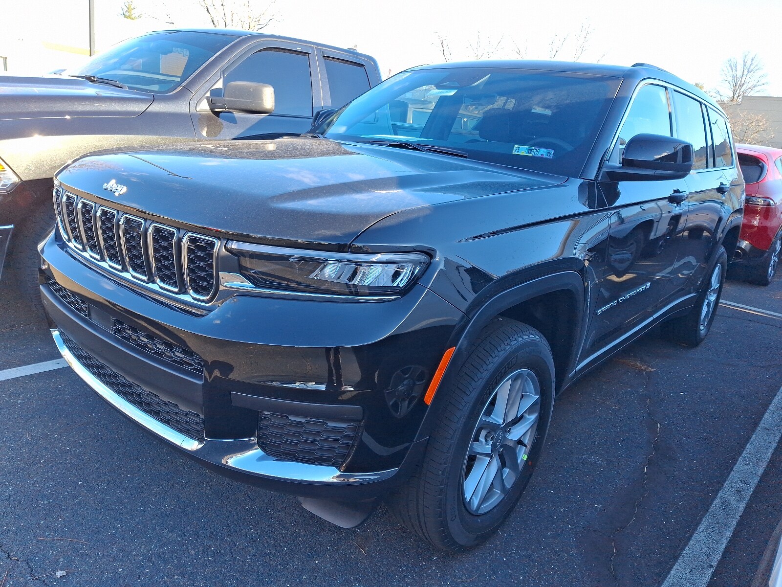 2025 Jeep Grand Cherokee Laredo X photo 2