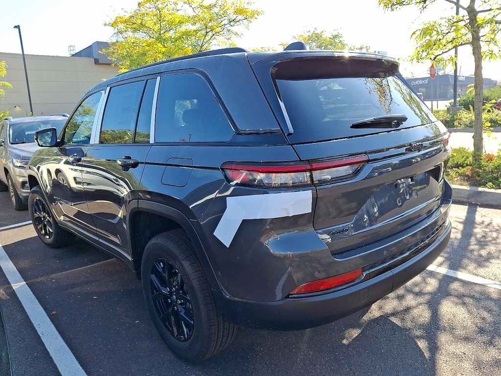 New 2025 Jeep Grand Cherokee Altitude X 4x4 Sport Utility
