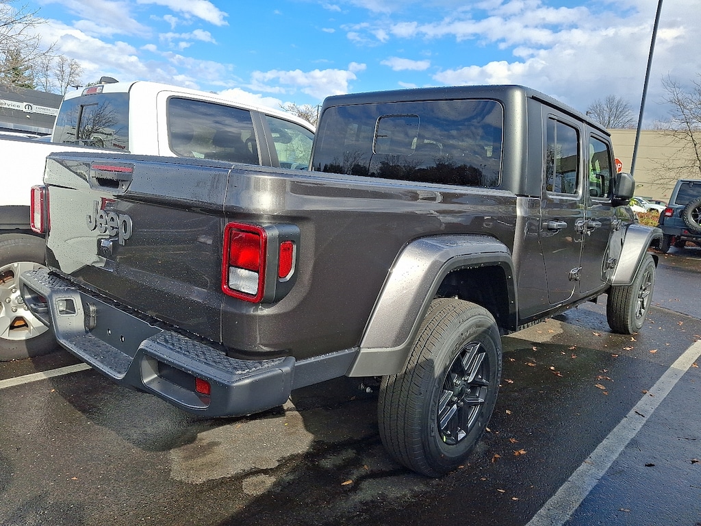 New 2026 Jeep Gladiator Sport S Pickup