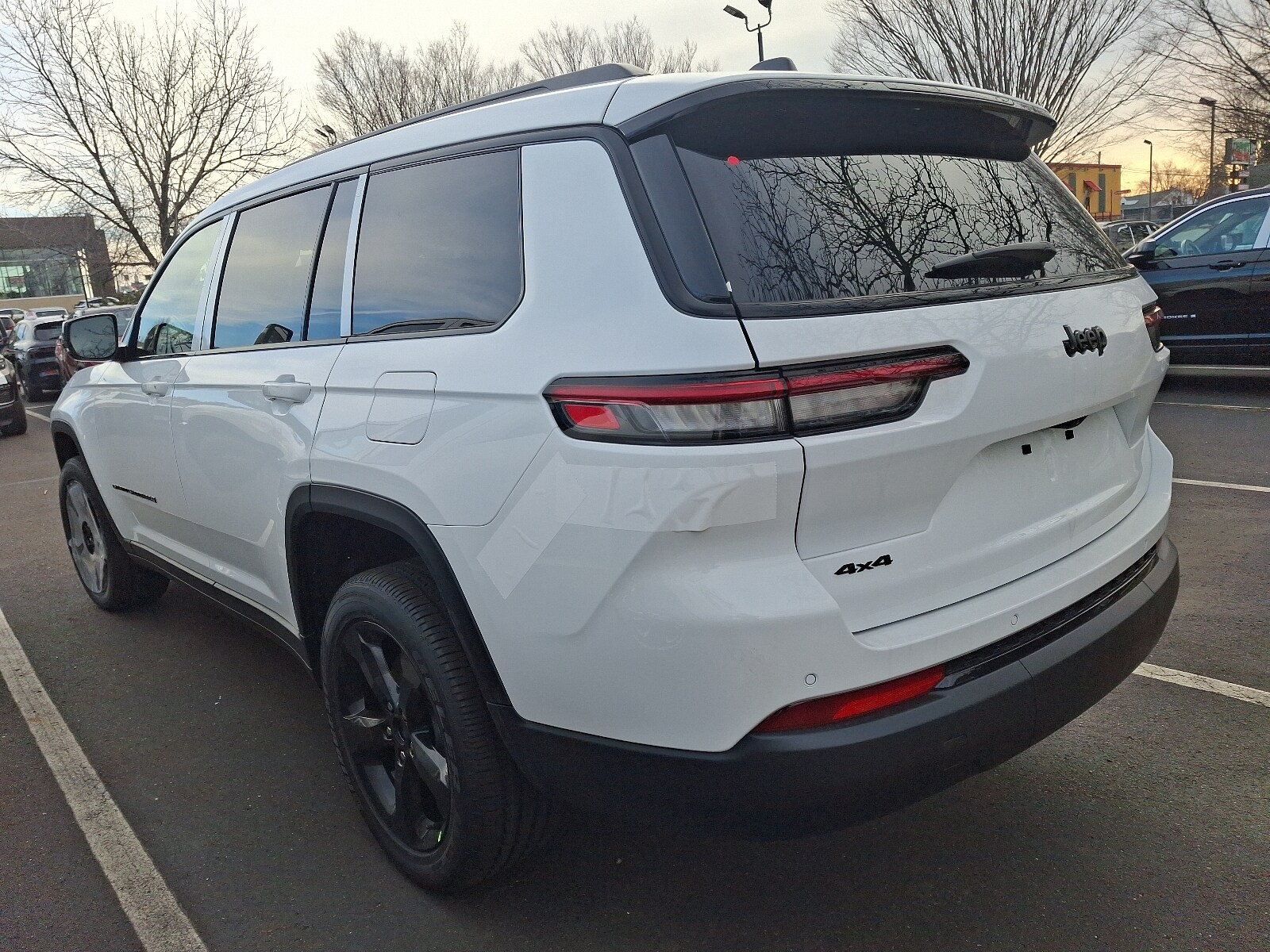 2025 Jeep Grand Cherokee Laredo X photo 3