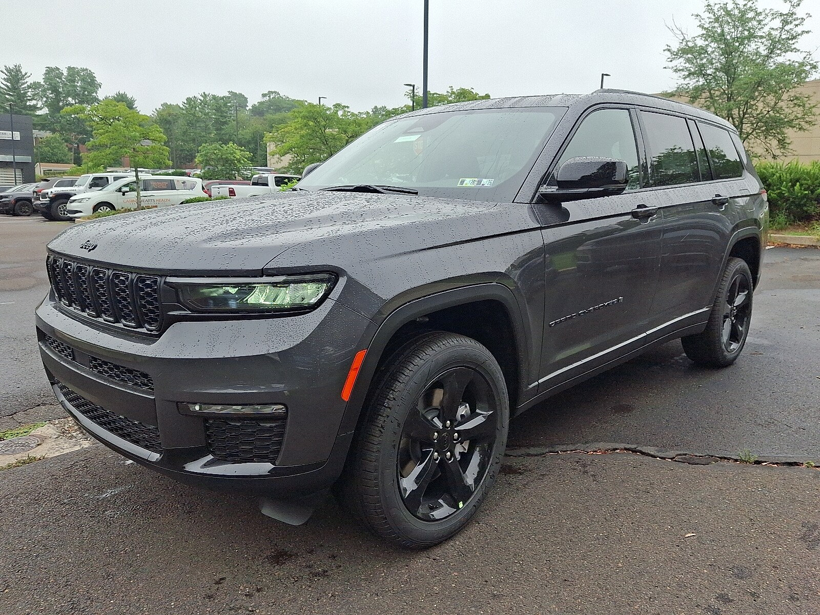 2025 Jeep Grand Cherokee Limited photo 2