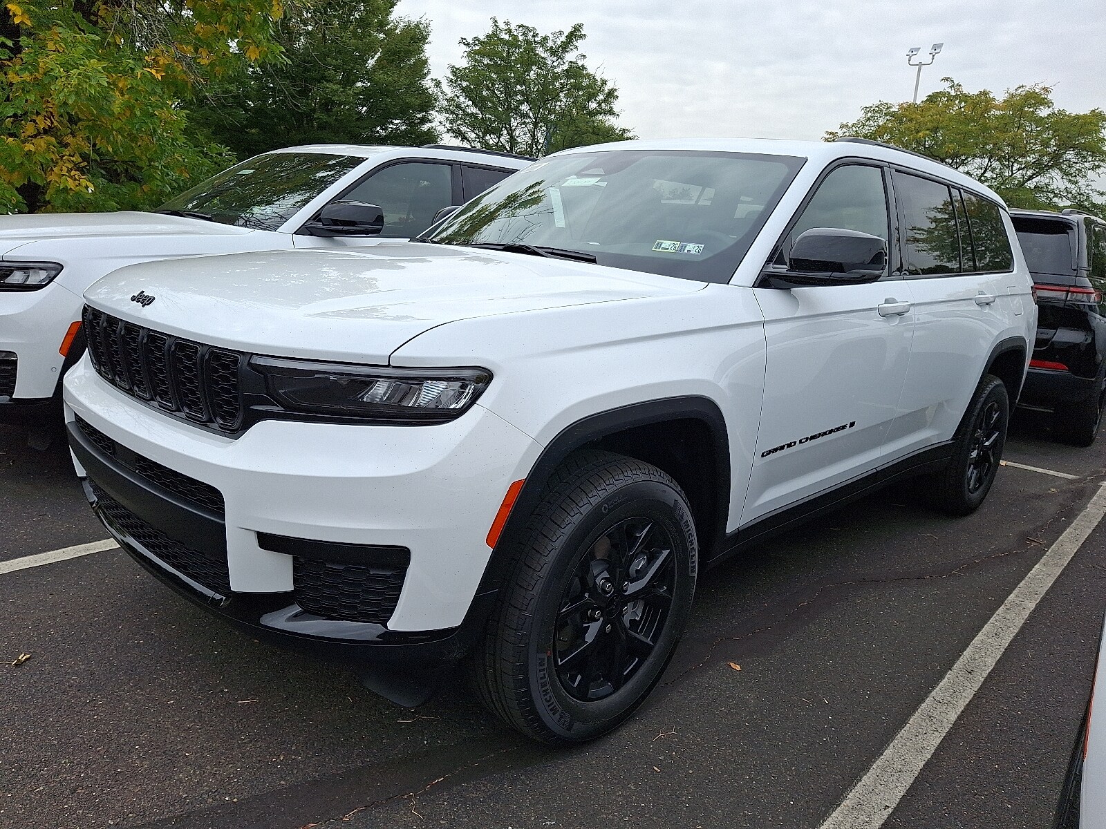 2025 Jeep Grand Cherokee Altitude photo 2