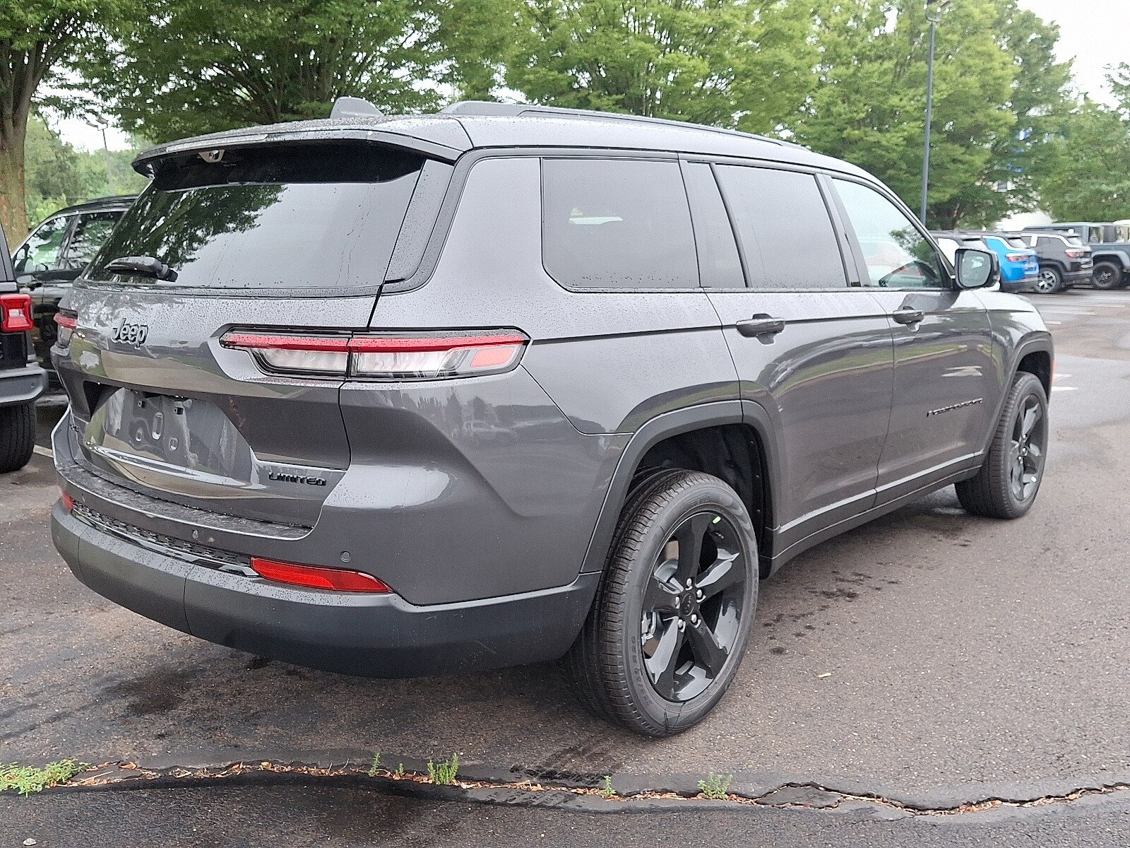 2025 Jeep Grand Cherokee Limited photo 3