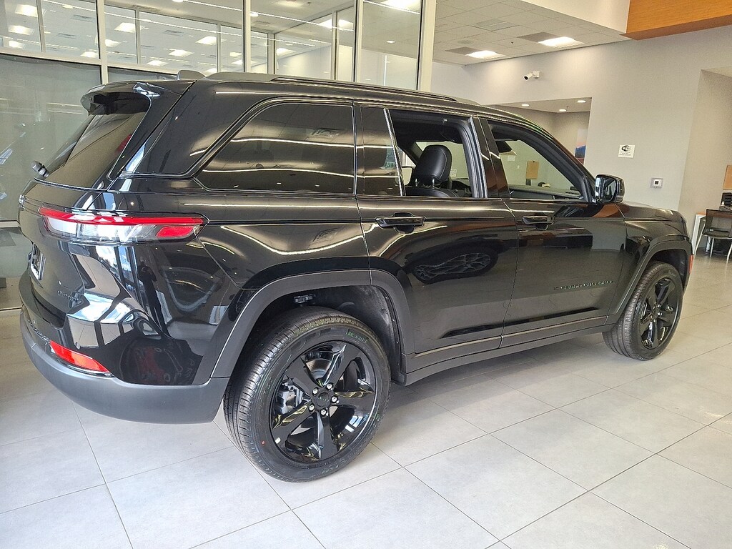 New 2025 Jeep Grand Cherokee Limited 4x4 Sport Utility