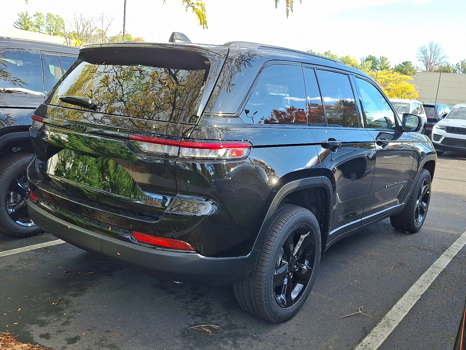 2025 Jeep Grand Cherokee Limited photo 3