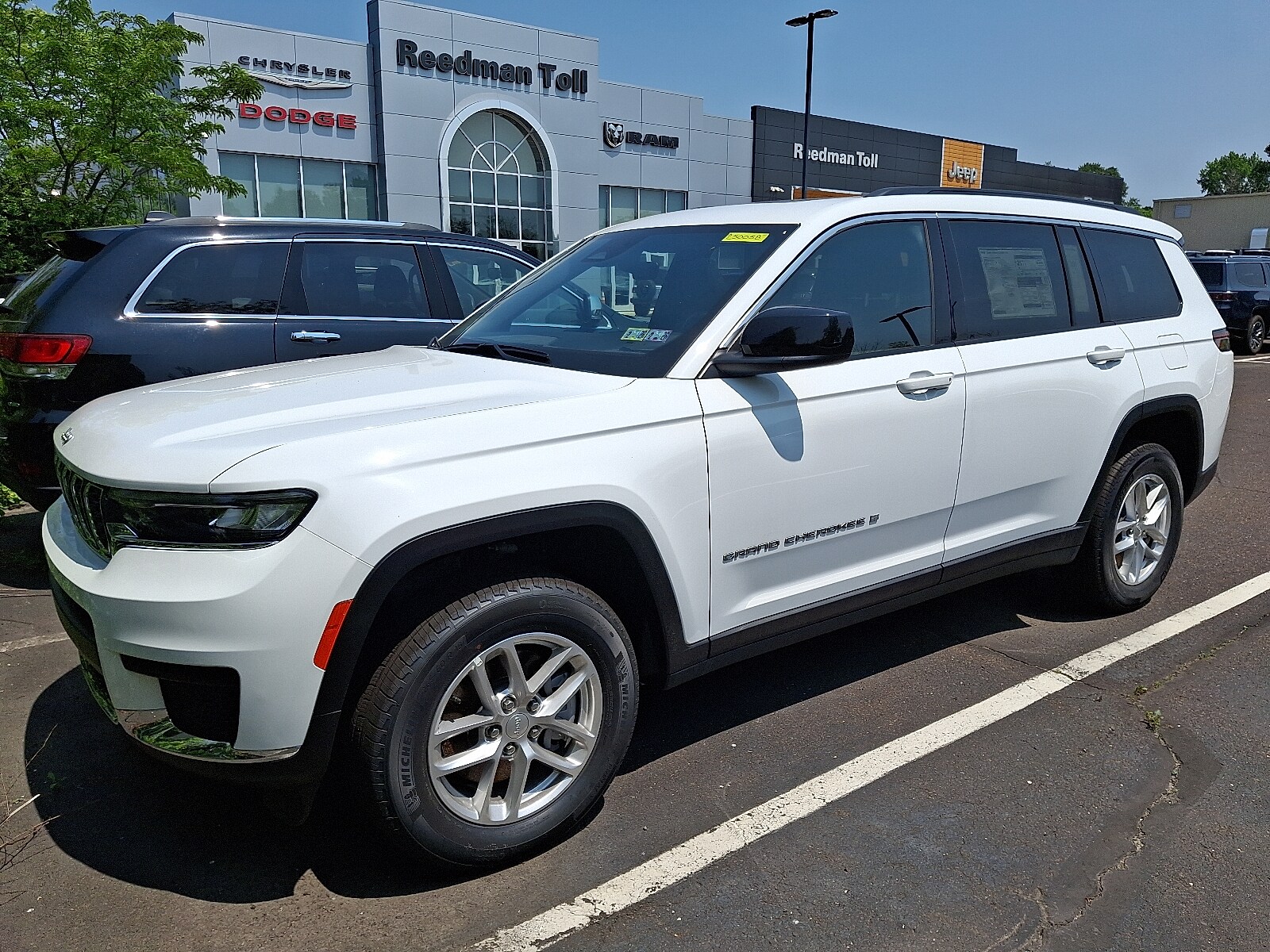 2025 Jeep Grand Cherokee Laredo X photo 2