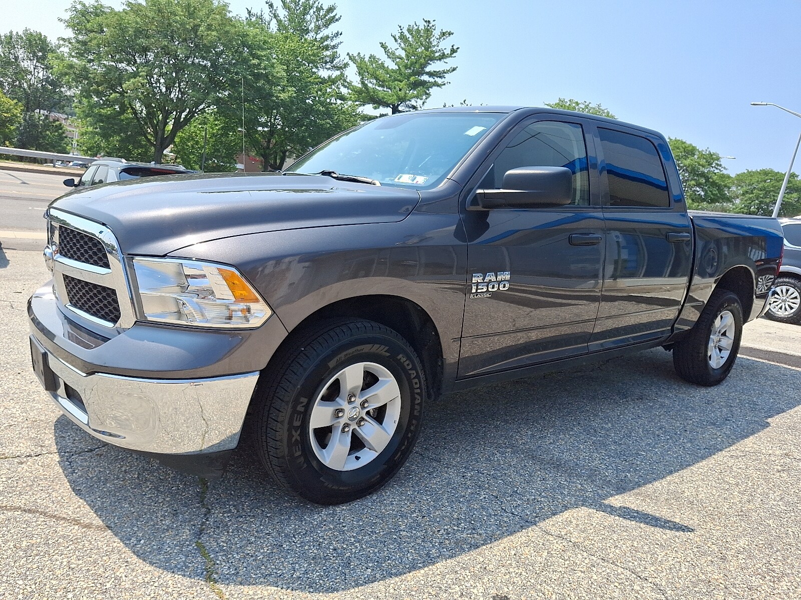 2022 Ram 1500 Classic SLT photo 3