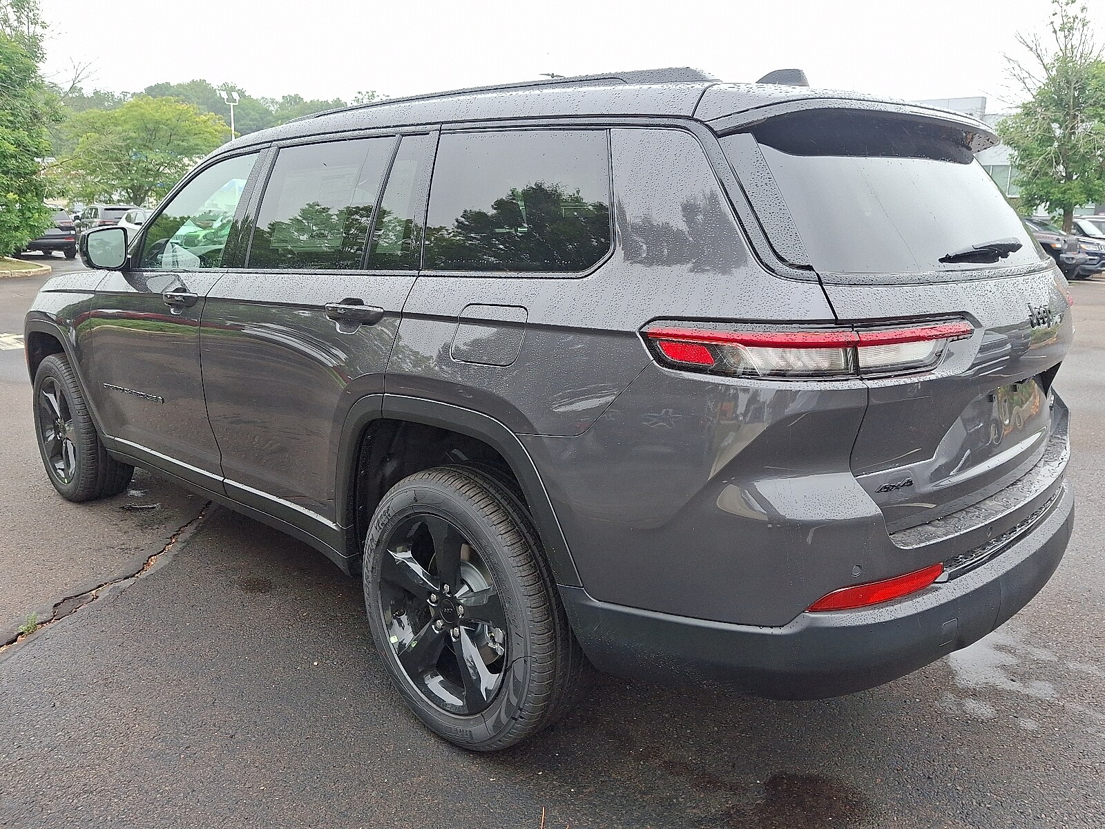 2025 Jeep Grand Cherokee Limited photo 3