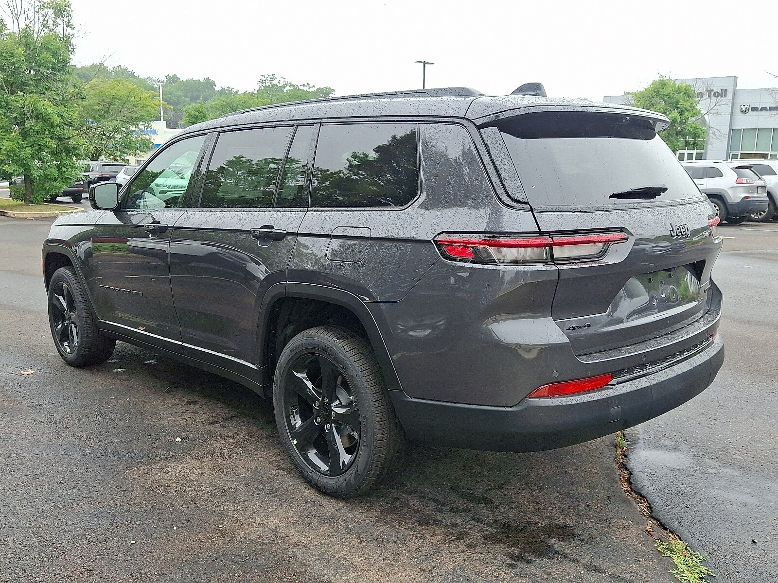 2025 Jeep Grand Cherokee Limited photo 2