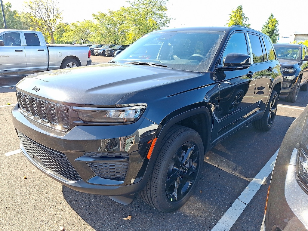 New 2025 Jeep Grand Cherokee Altitude X 4x4 Sport Utility