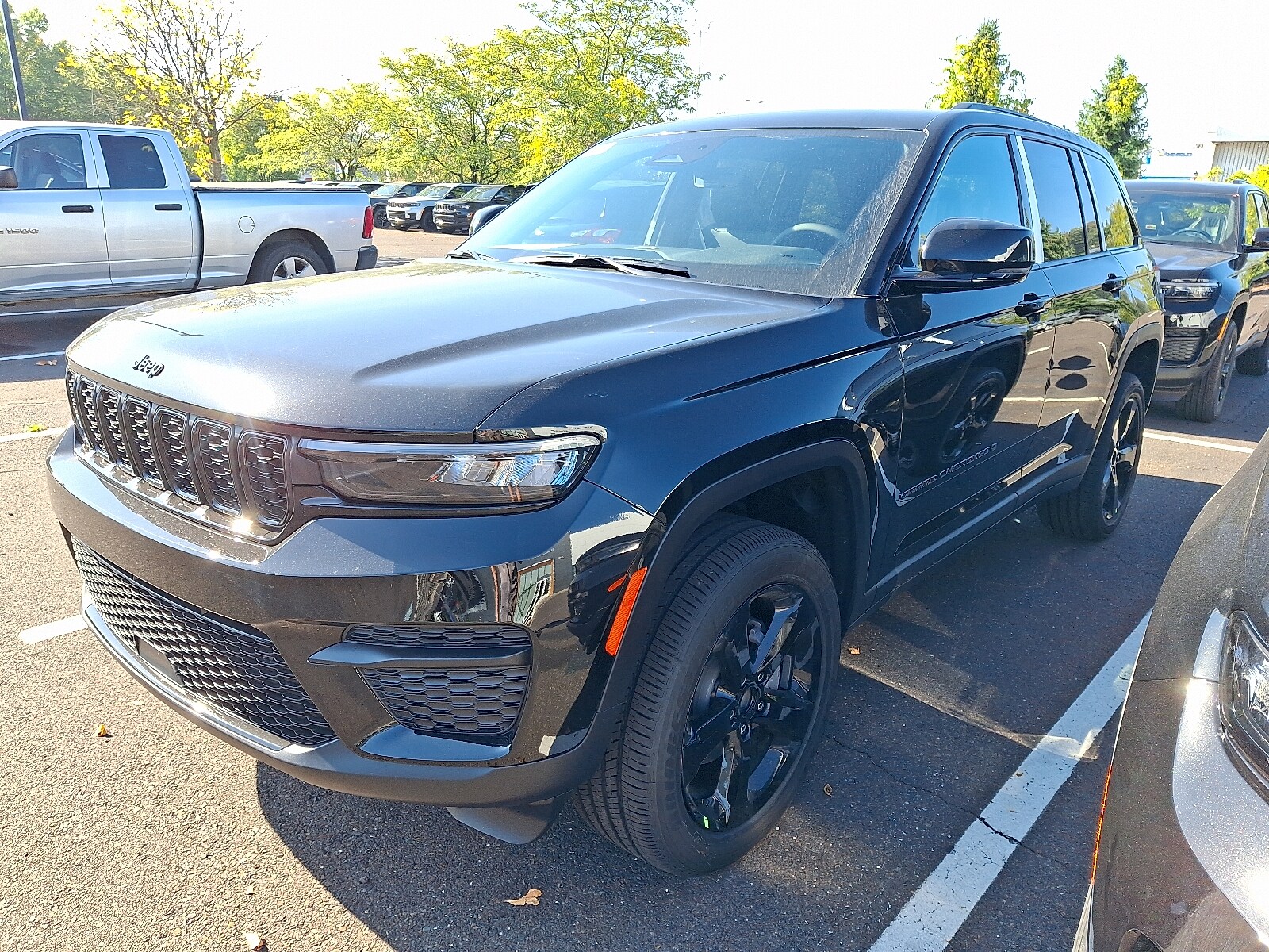 2025 Jeep Grand Cherokee Altitude photo 2