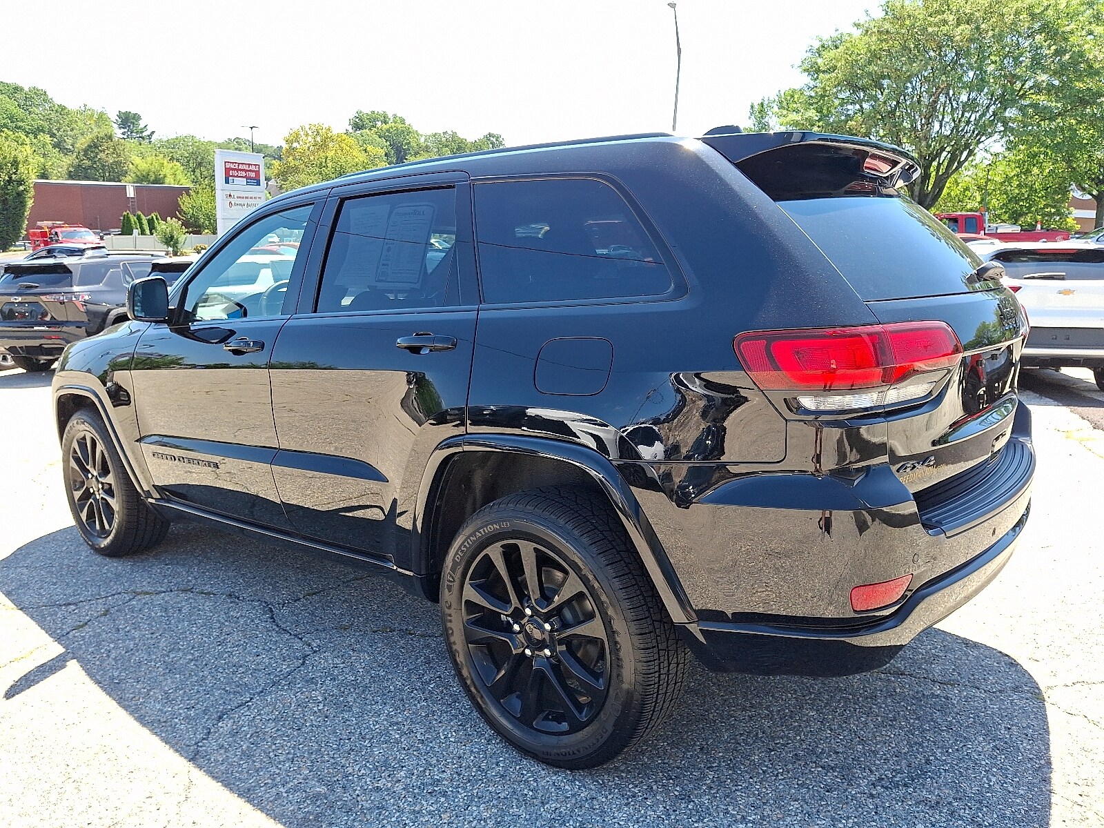 2020 Jeep Grand Cherokee Altitude photo 3