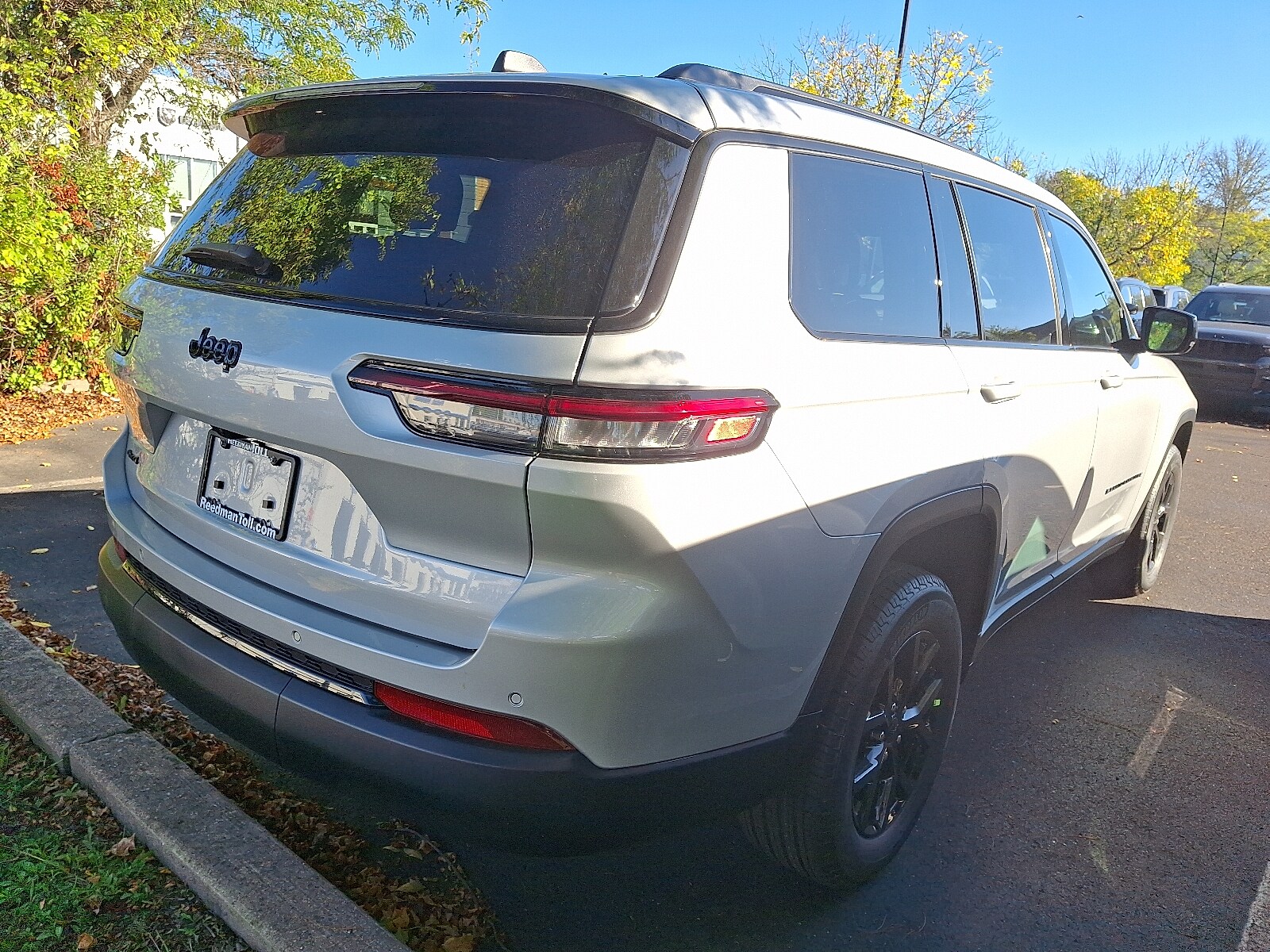 2025 Jeep Grand Cherokee Altitude photo 3