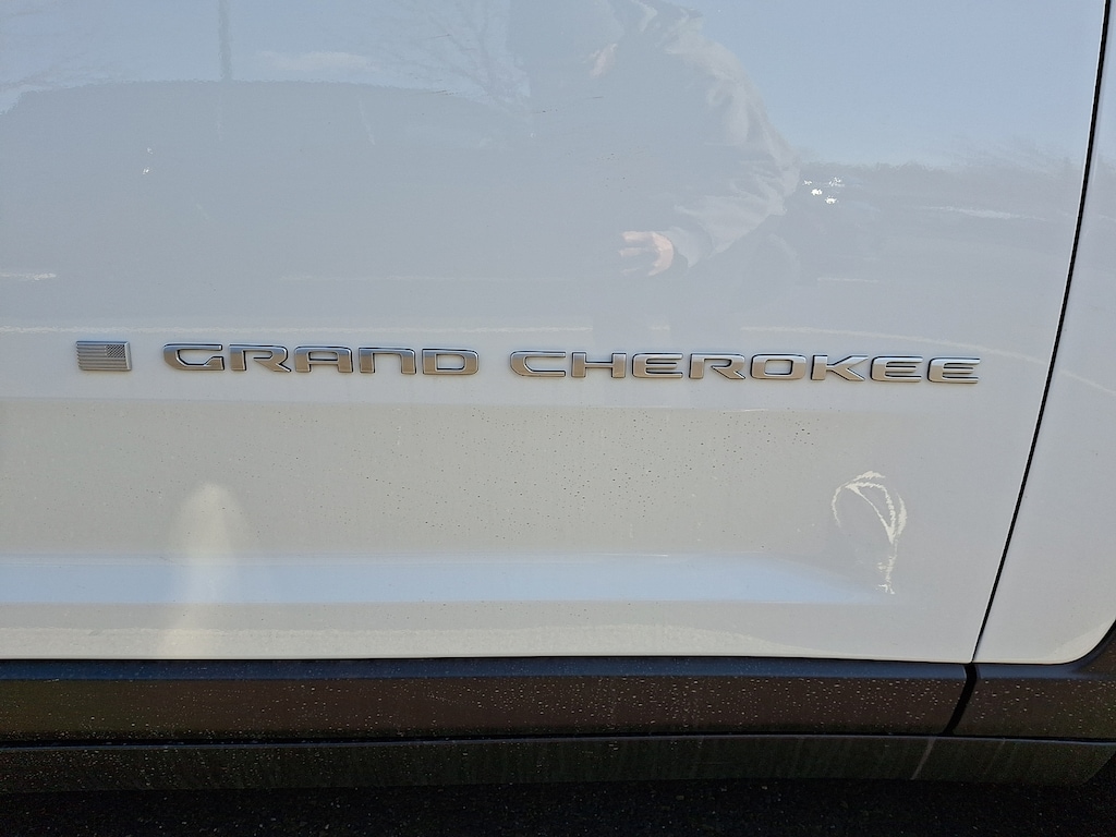 New 2026 Jeep Grand Cherokee Altitude 4x4 Sport Utility