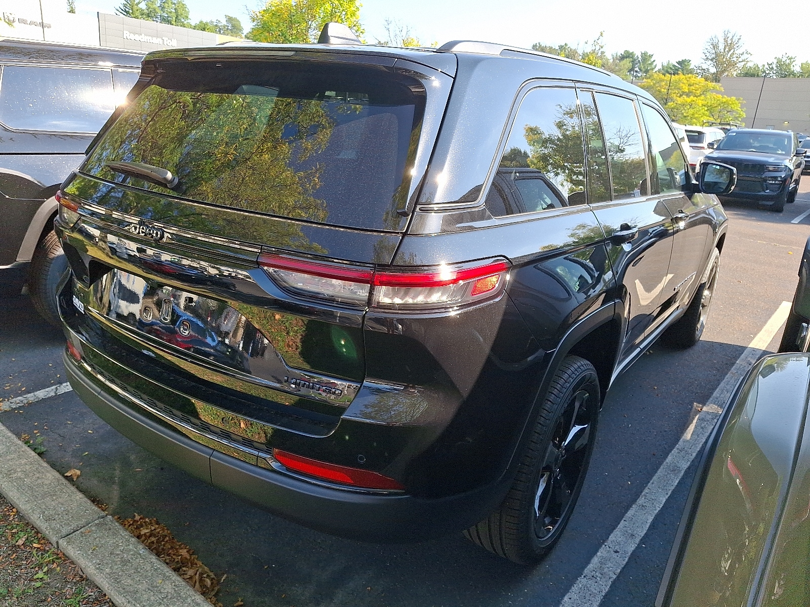 2025 Jeep Grand Cherokee Limited photo 2