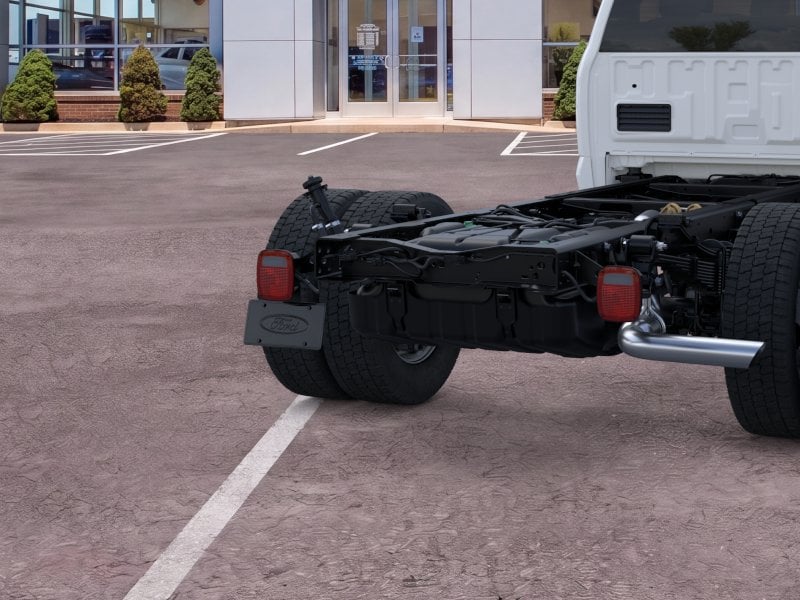 2025 Ford F-550 Super Duty Chassis Cab XL - Photo 21