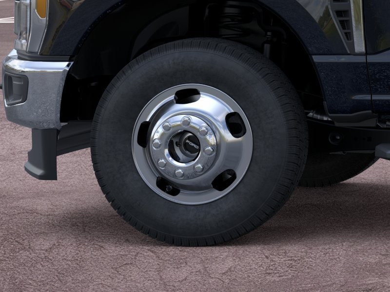 2025 Ford F-350 Super Duty Chassis Cab XLT - Photo 19