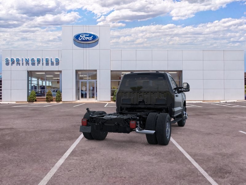 2025 Ford F-350 Super Duty Chassis Cab XLT - Photo 8