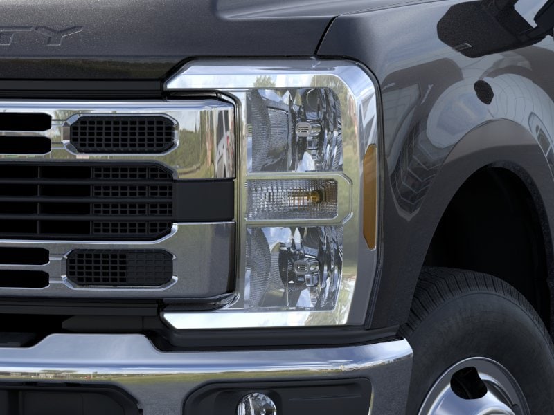 2025 Ford F-350 Super Duty Chassis Cab XLT - Photo 18