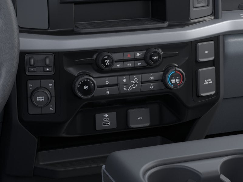 2025 Ford F-350 Super Duty Chassis Cab XLT - Photo 15