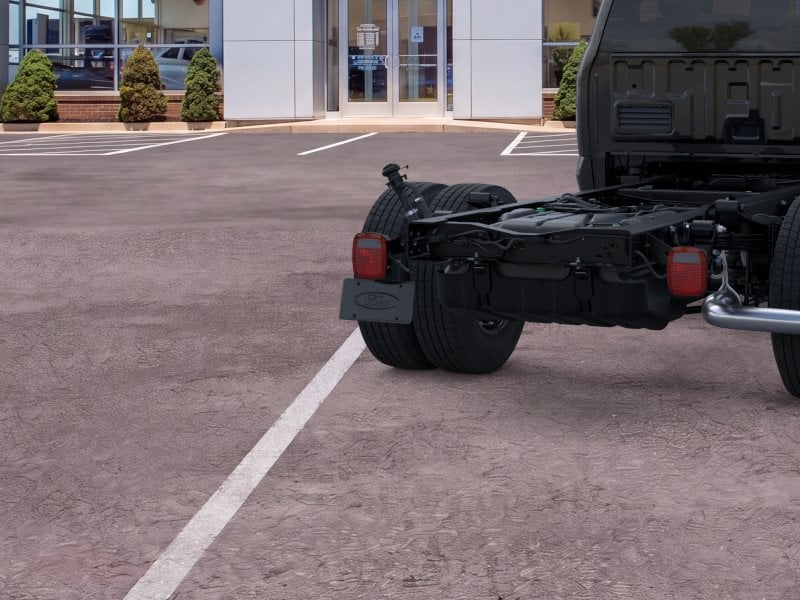 2025 Ford F-350 Super Duty Chassis Cab XLT - Photo 21