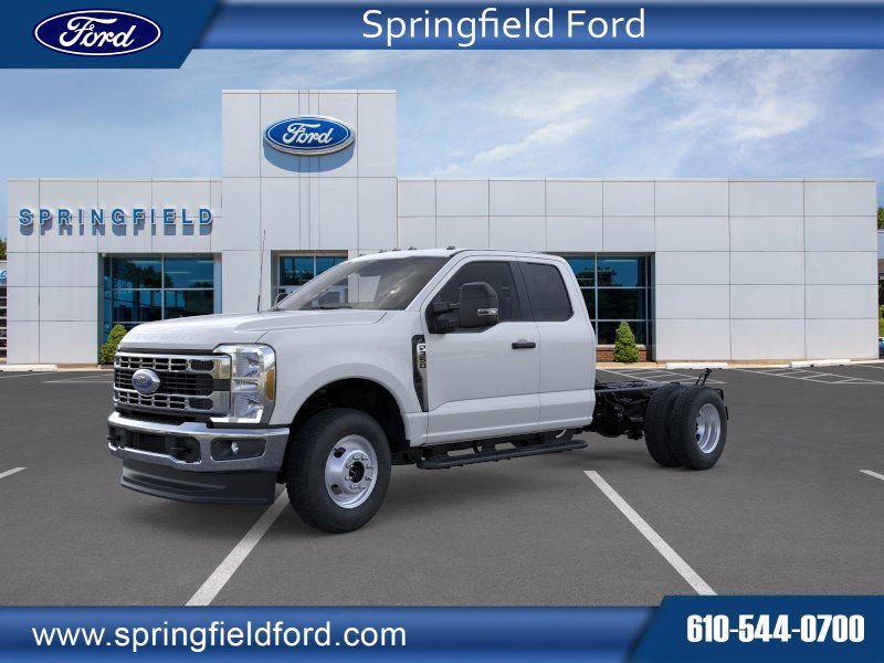 2025 Ford F-350 Chassis TRUCK 