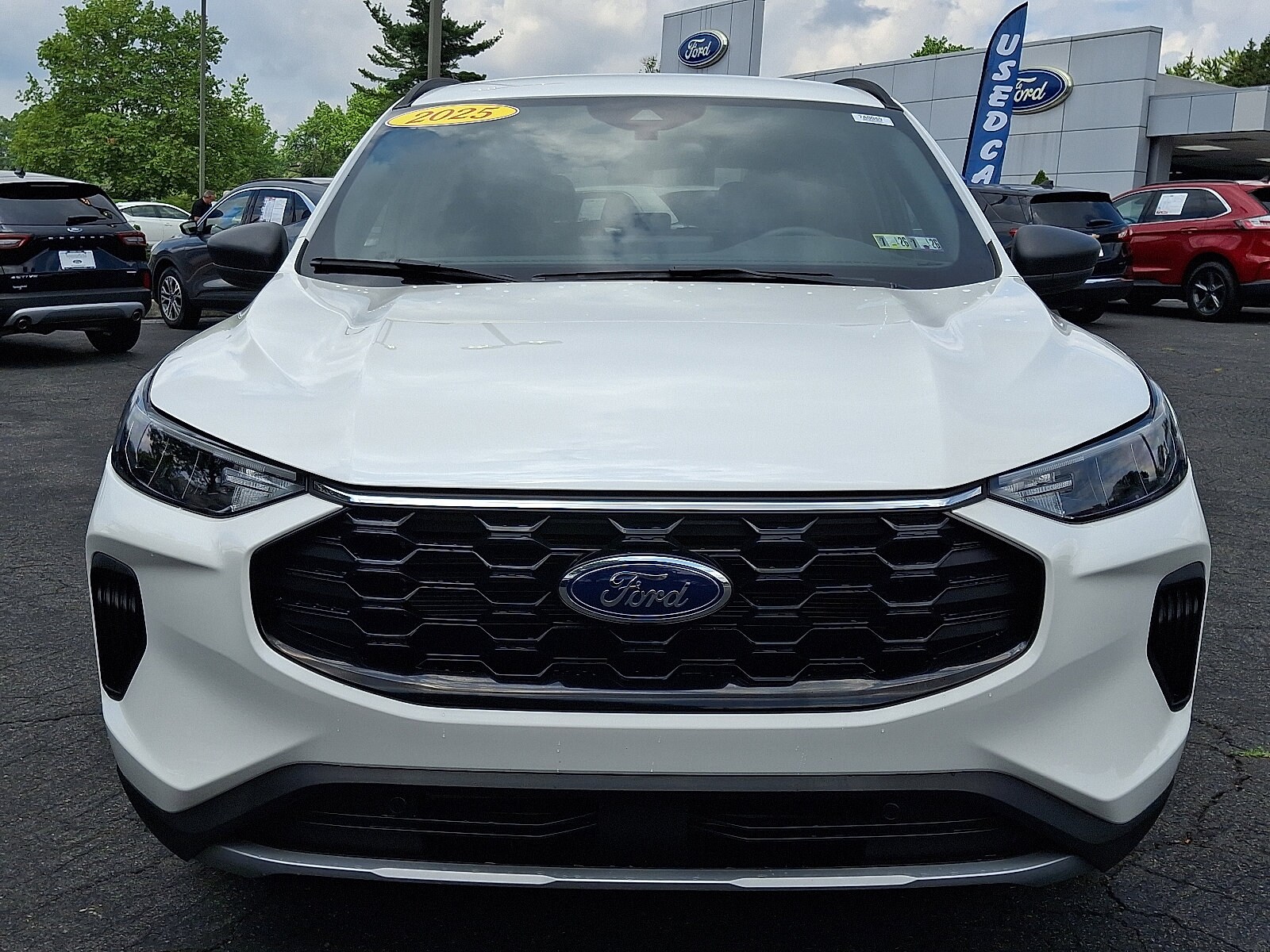 2025 Ford Escape ST-Line photo 2