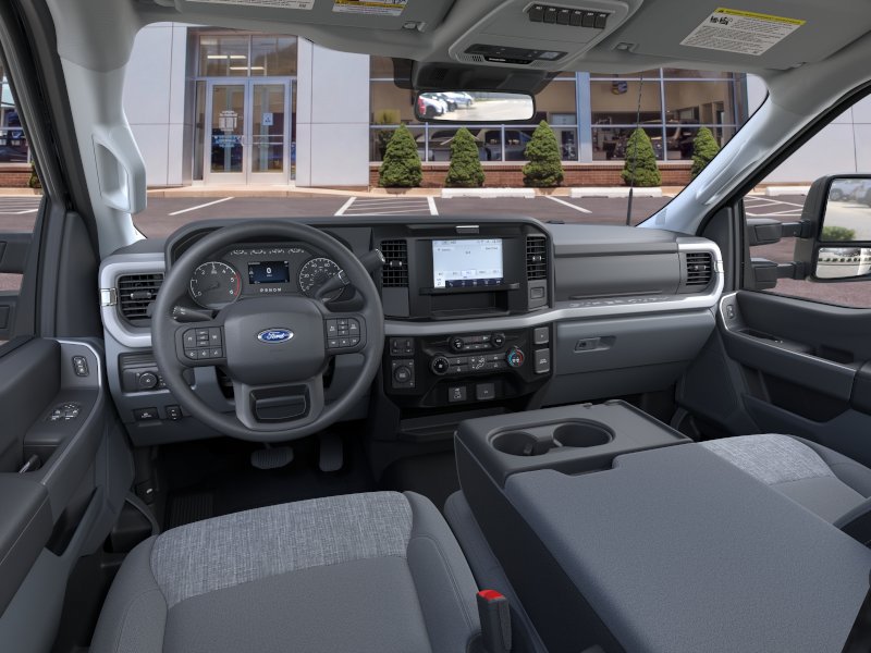2025 Ford F-350 Super Duty Chassis Cab XLT - Photo 9