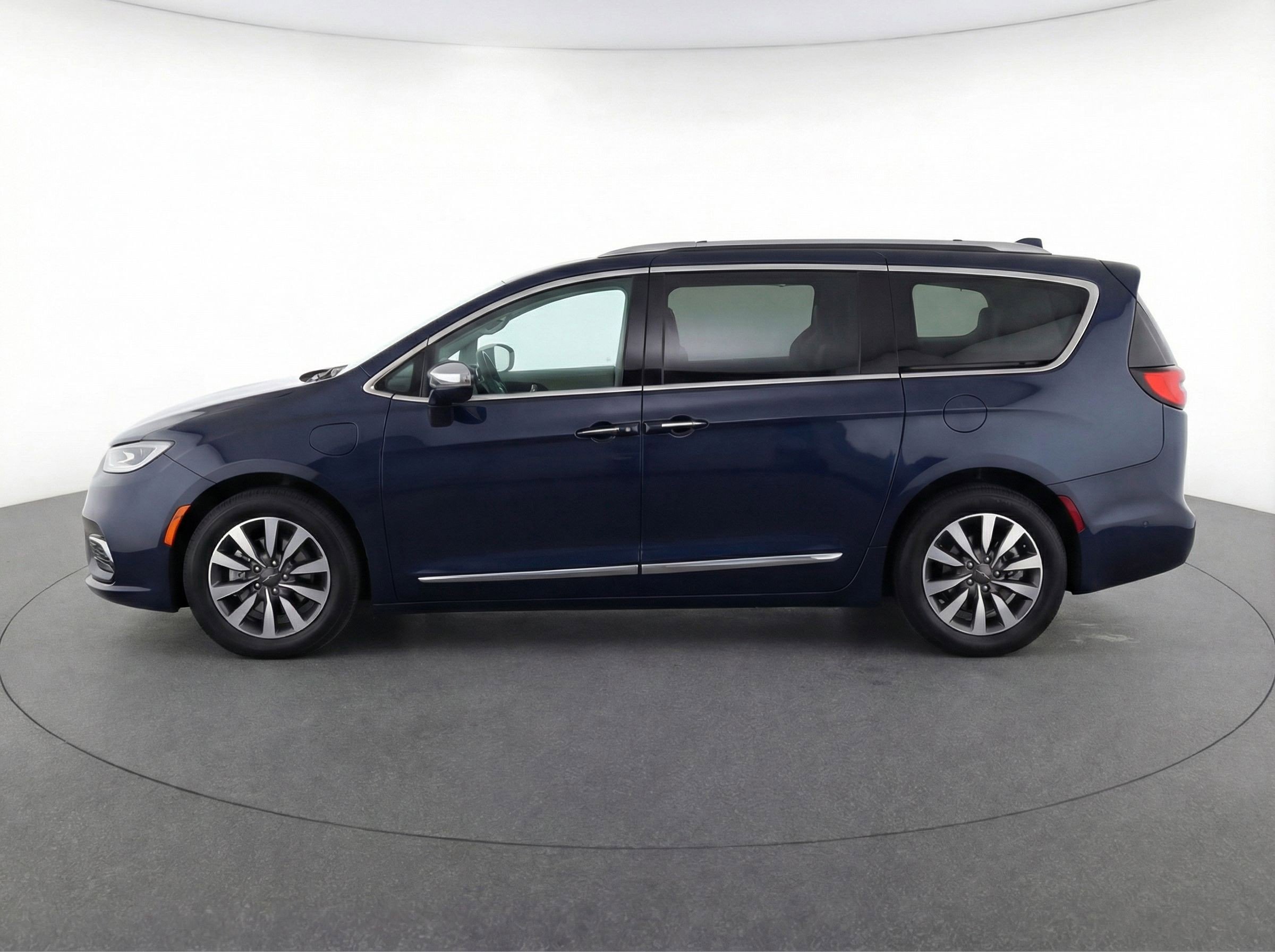Thumbnail: 2023 Chrysler Pacifica - 5