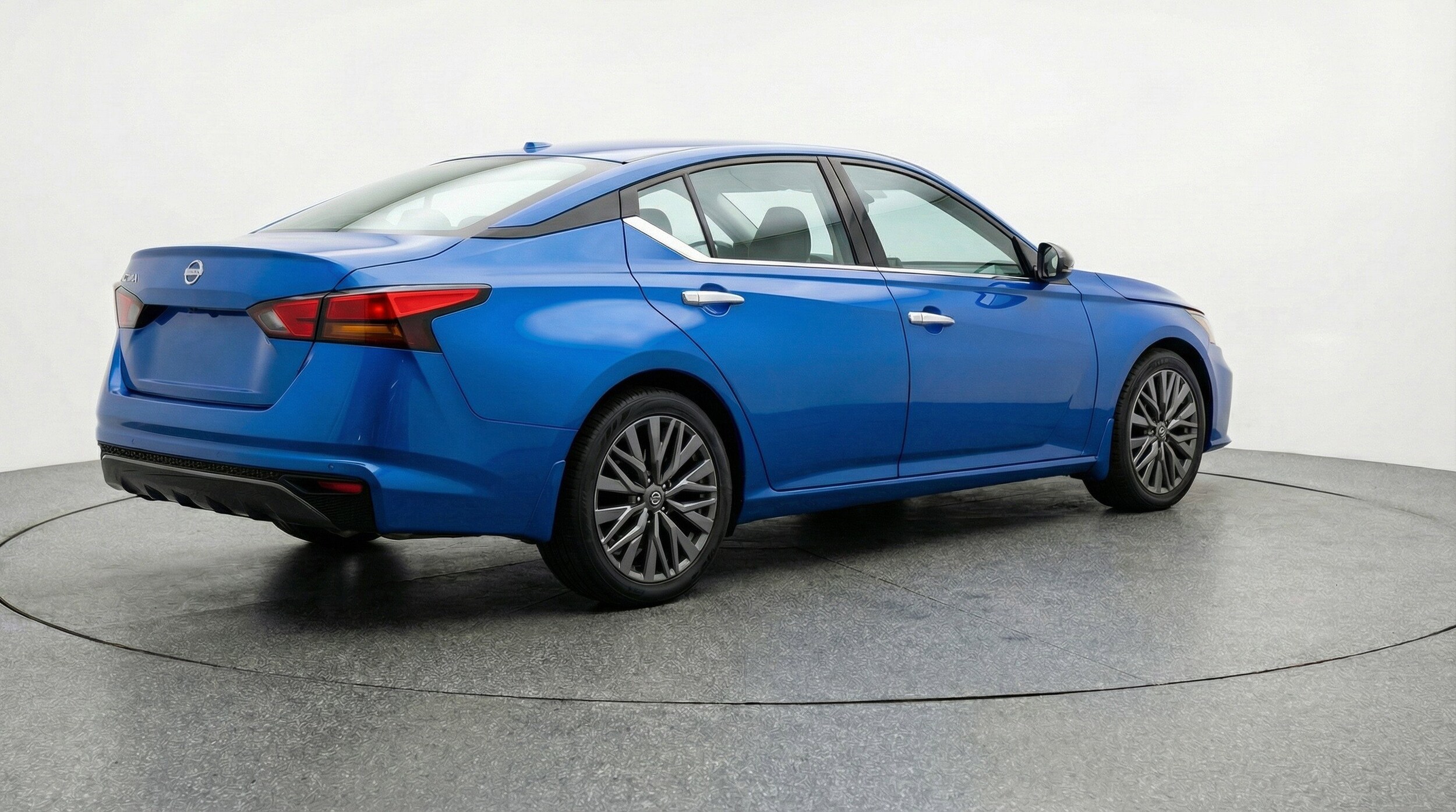 Thumbnail: 2025 Nissan Altima - 9