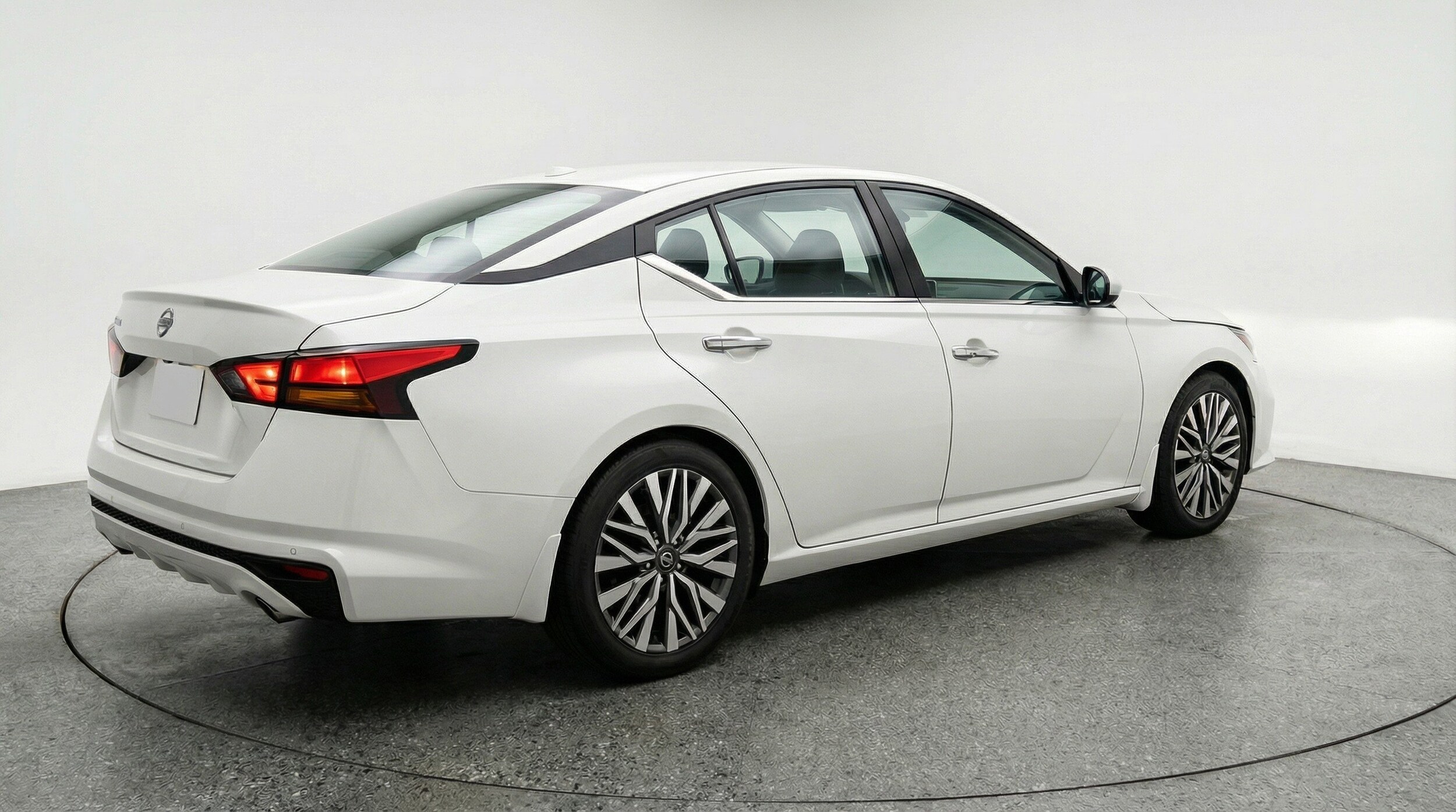 Thumbnail: 2025 Nissan Altima - 9