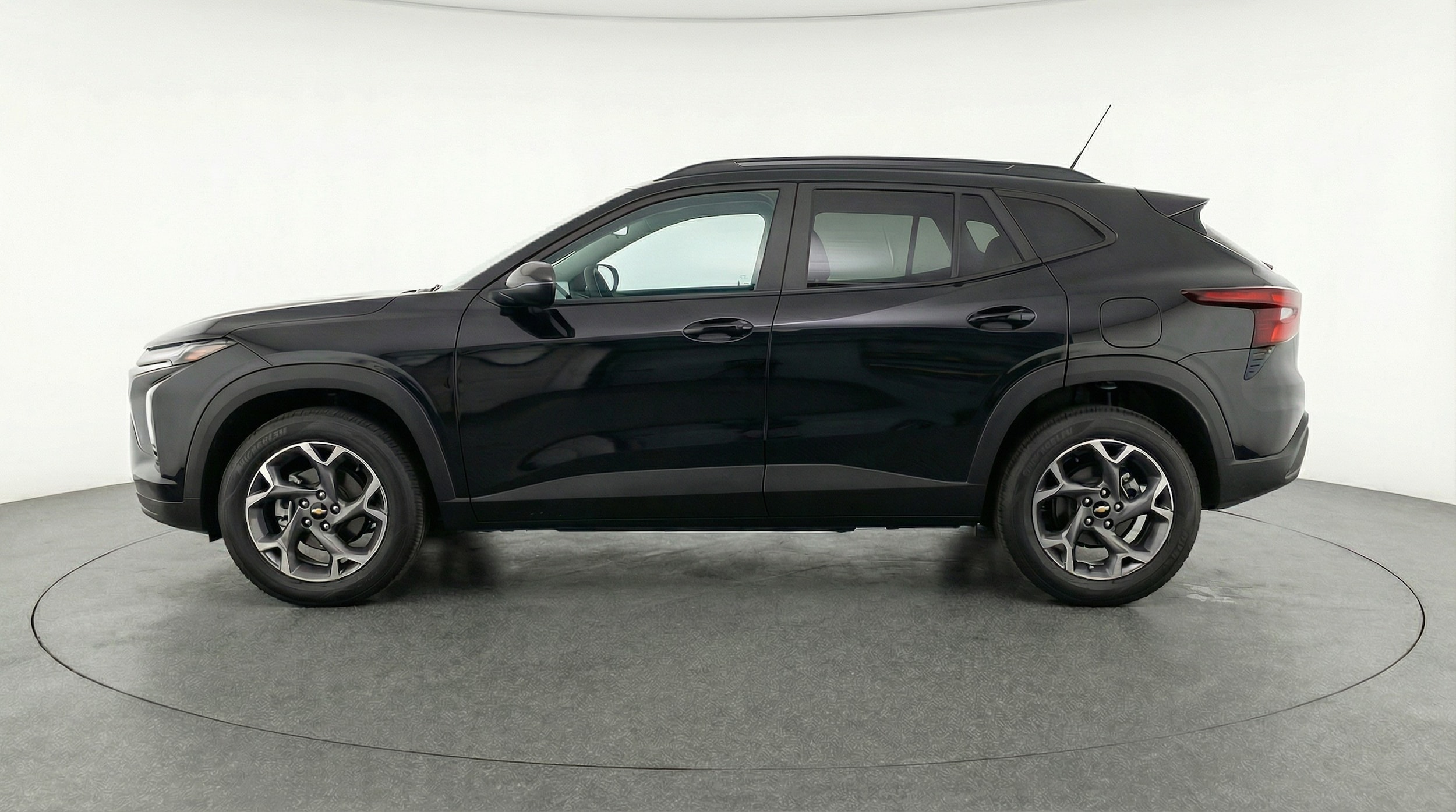 Thumbnail: 2025 Chevrolet Trax - 4