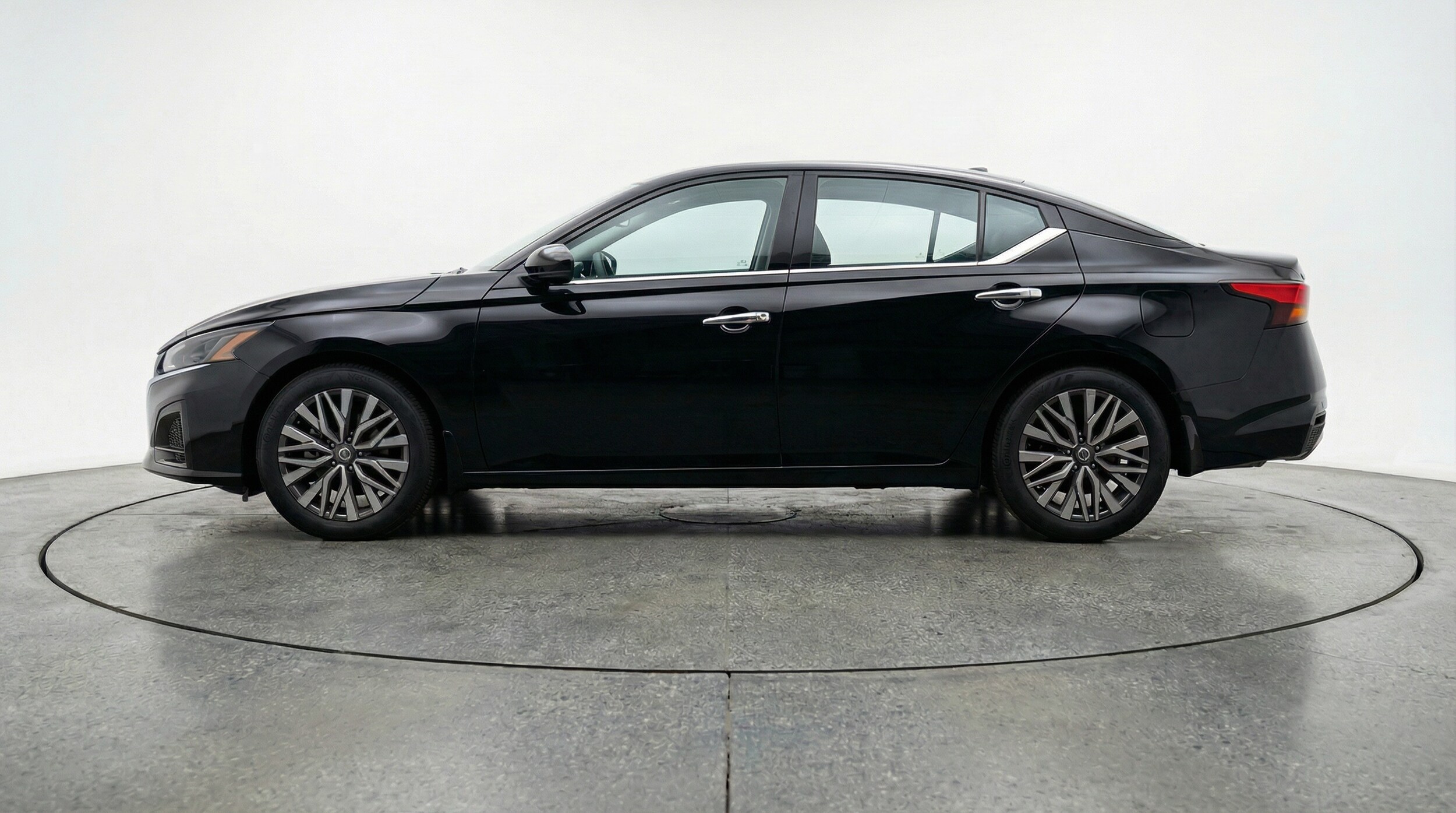 Thumbnail: 2025 Nissan Altima - 4