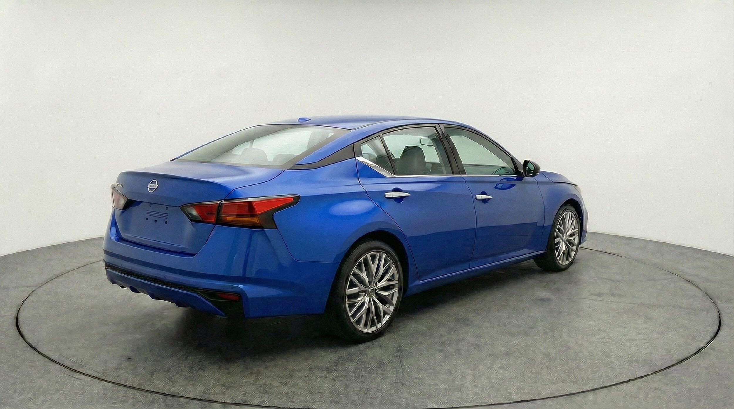 Thumbnail: 2025 Nissan Altima - 9