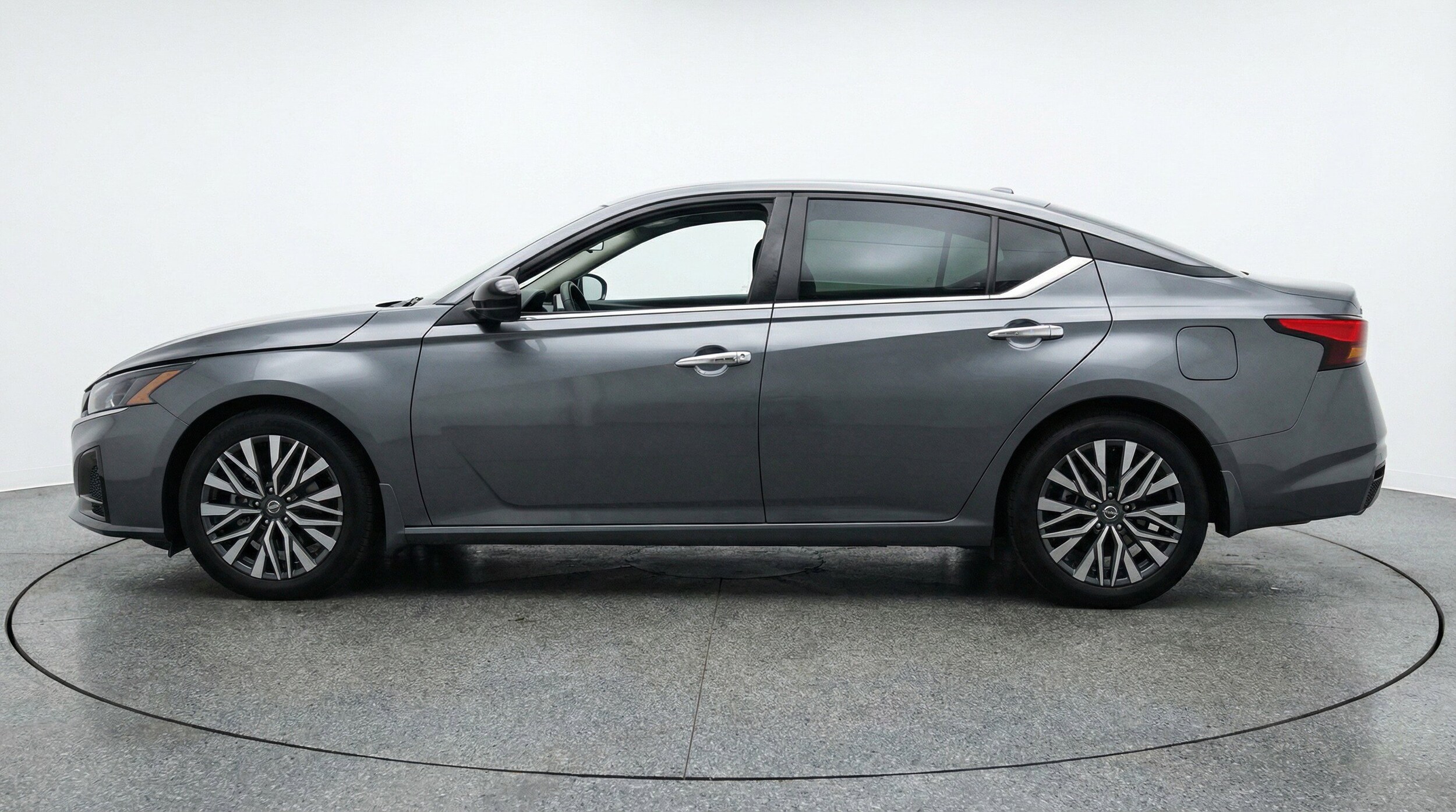 Thumbnail: 2025 Nissan Altima - 5