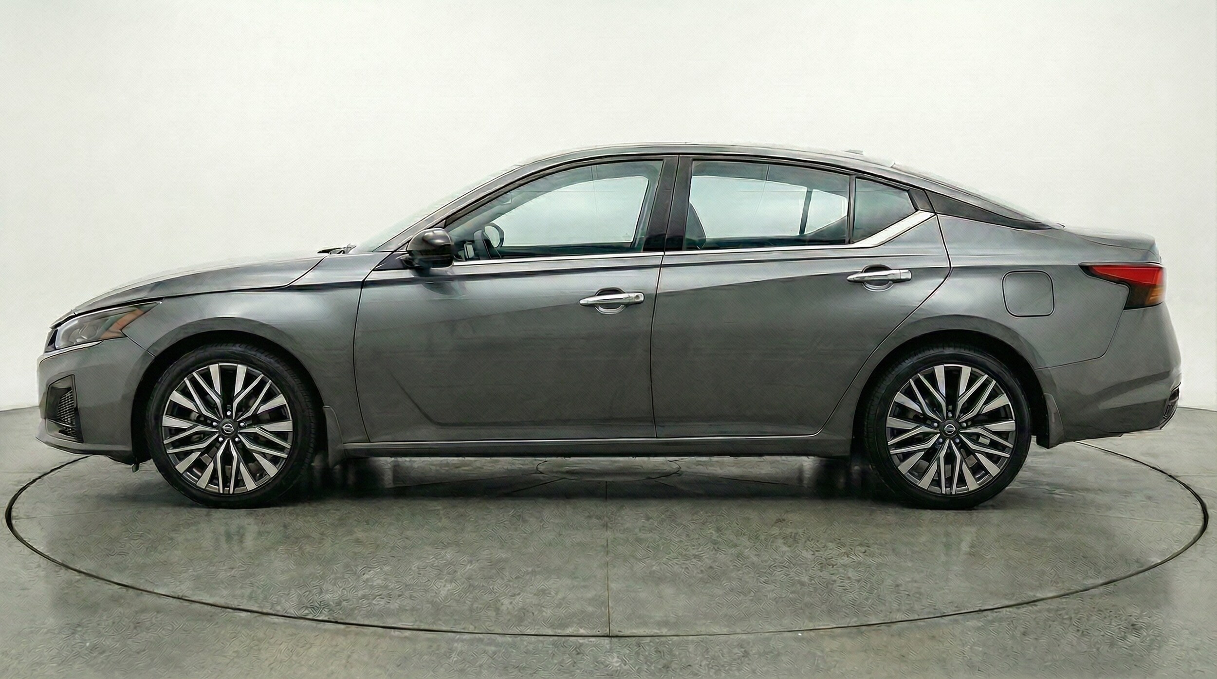 Thumbnail: 2025 Nissan Altima - 4