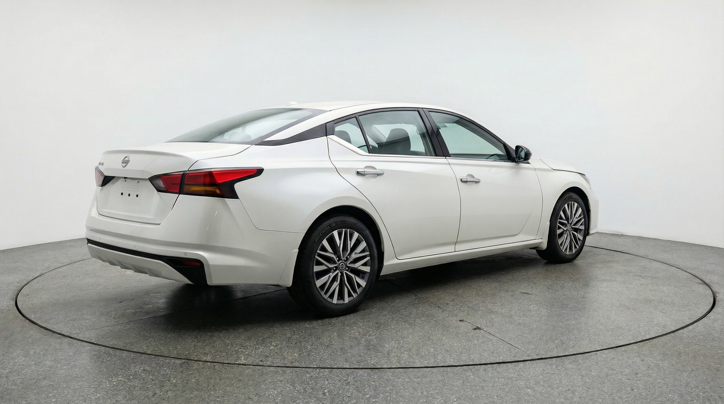 Thumbnail: 2025 Nissan Altima - 9