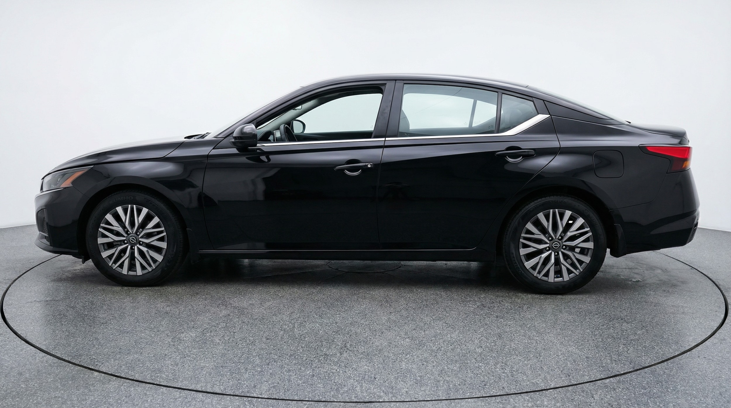 Thumbnail: 2025 Nissan Altima - 4