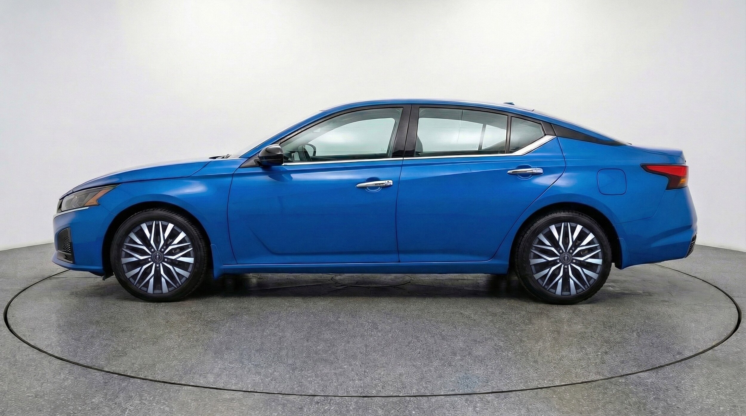Thumbnail: 2025 Nissan Altima - 5