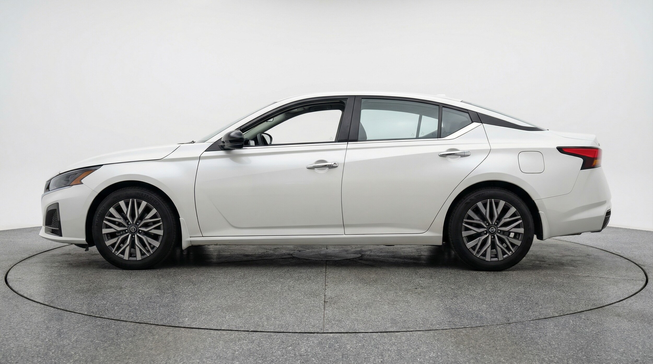 Thumbnail: 2025 Nissan Altima - 4